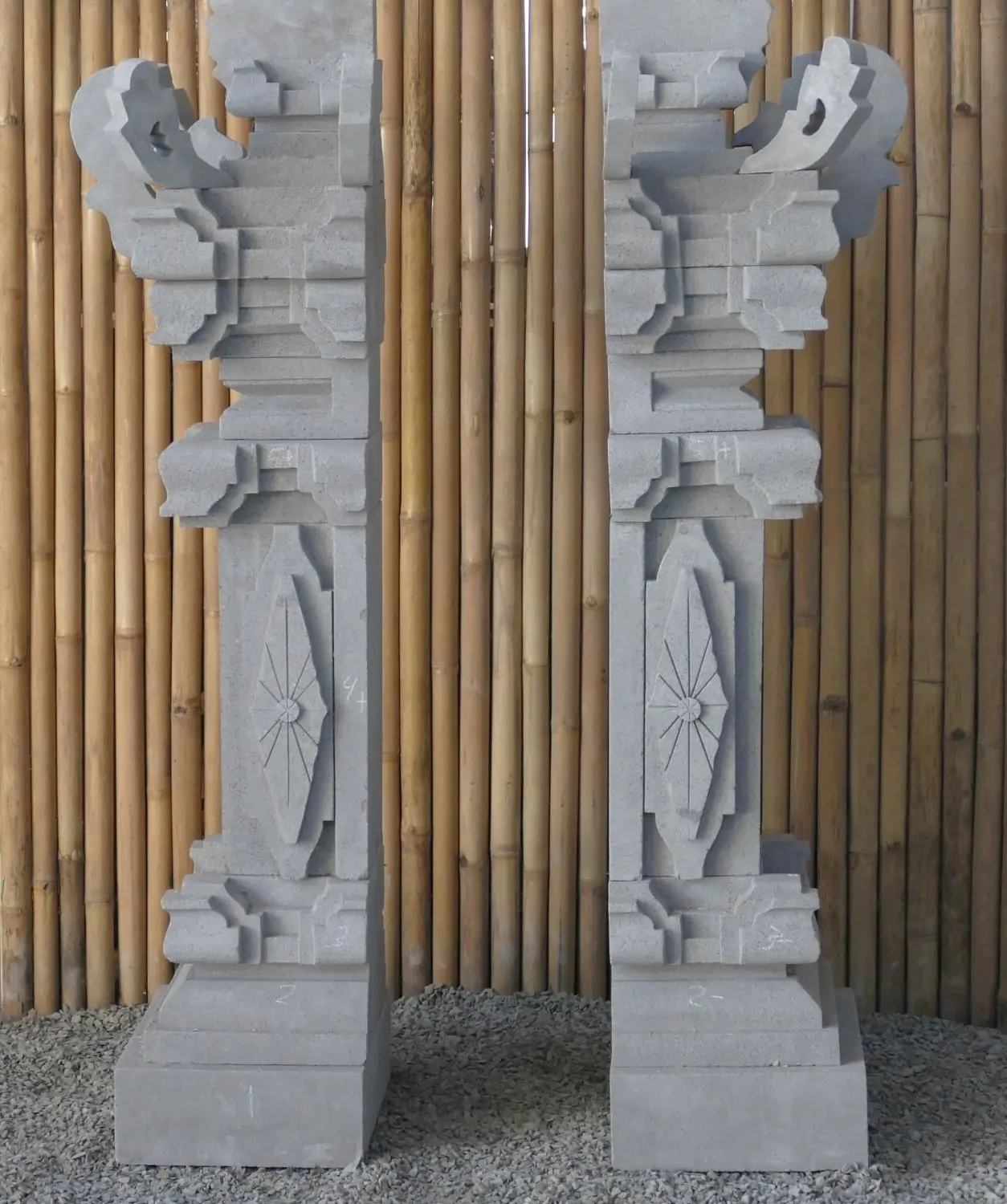  Product image 3 of the product “Balinese Gate, casted with Paras Stone. 2 Elements right and left. Total Height of 150cm. Mulitparted. ”